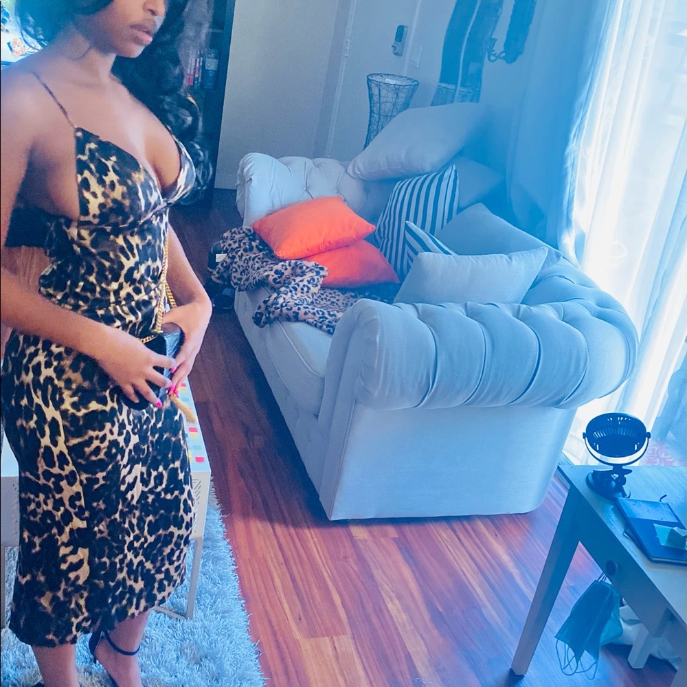 Animal print MIDI dress. Cute for cocktail night, dinner etc